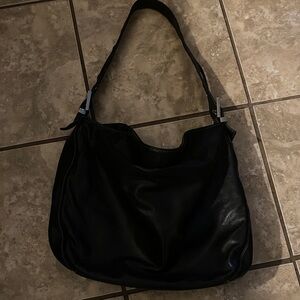 Perlina Classic Black Shoulder Bag